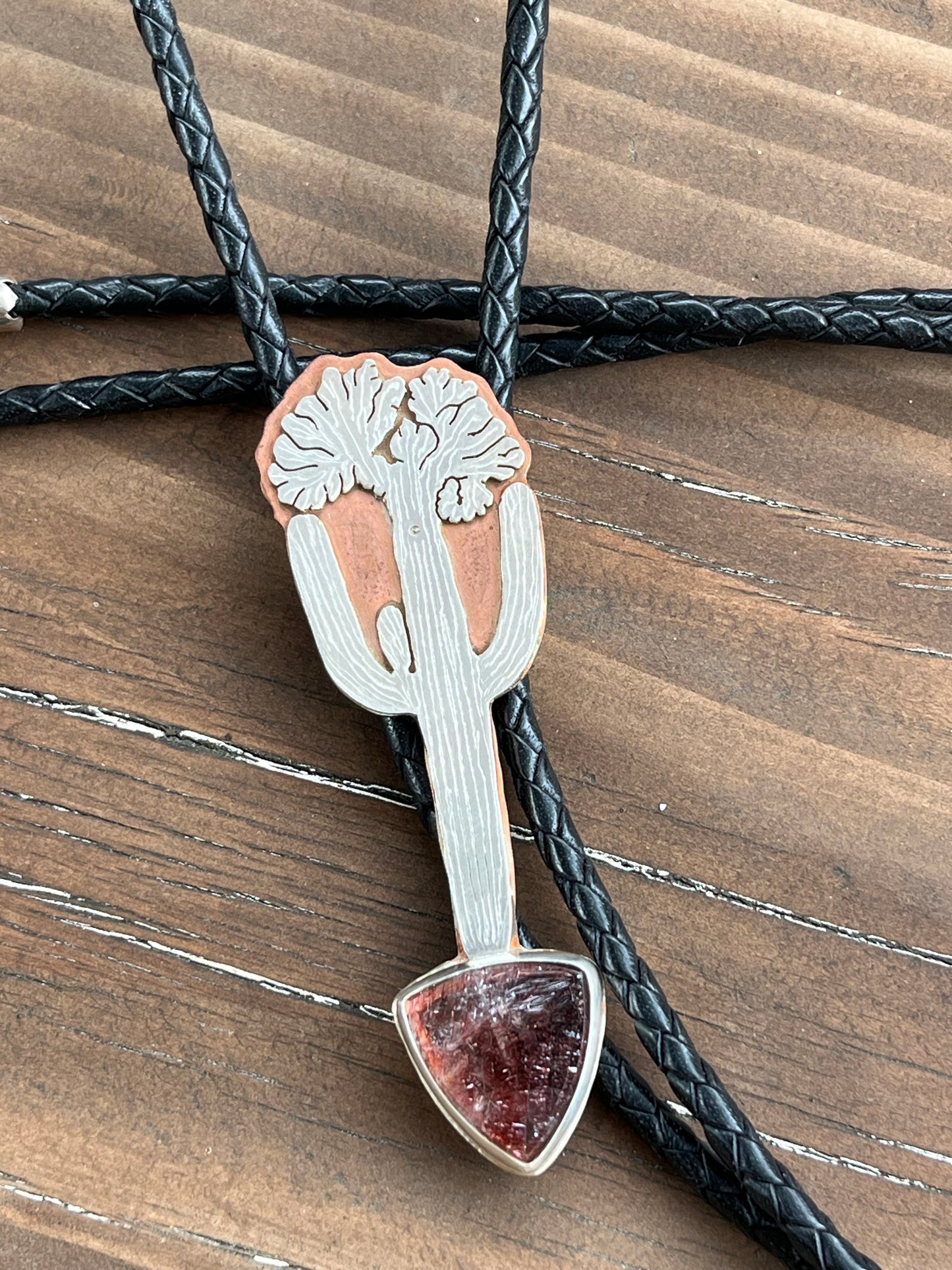 Coyote Grande Super 7 Quartz Bolo Tie