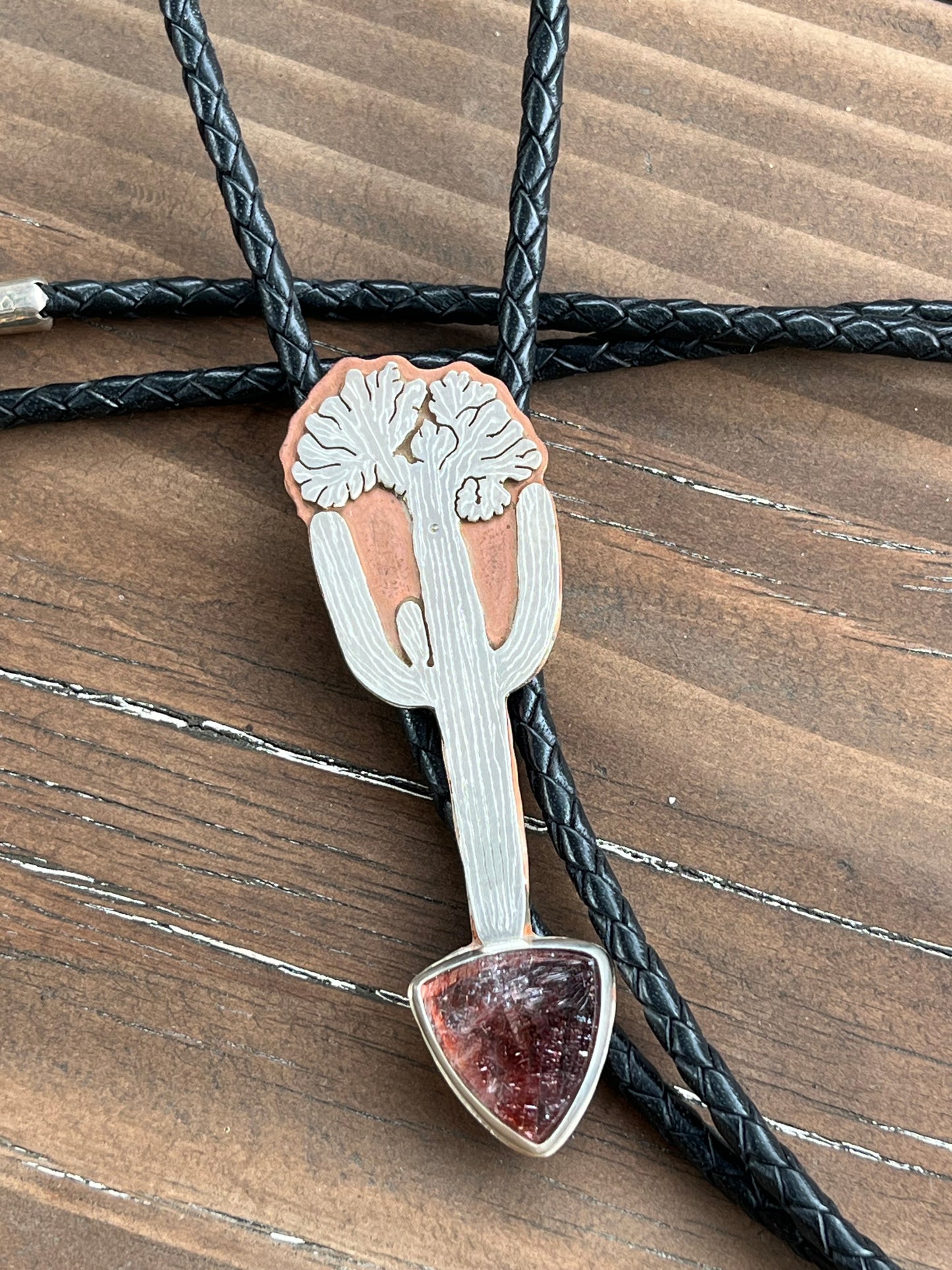 Coyote Grande Super 7 Quartz Bolo Tie