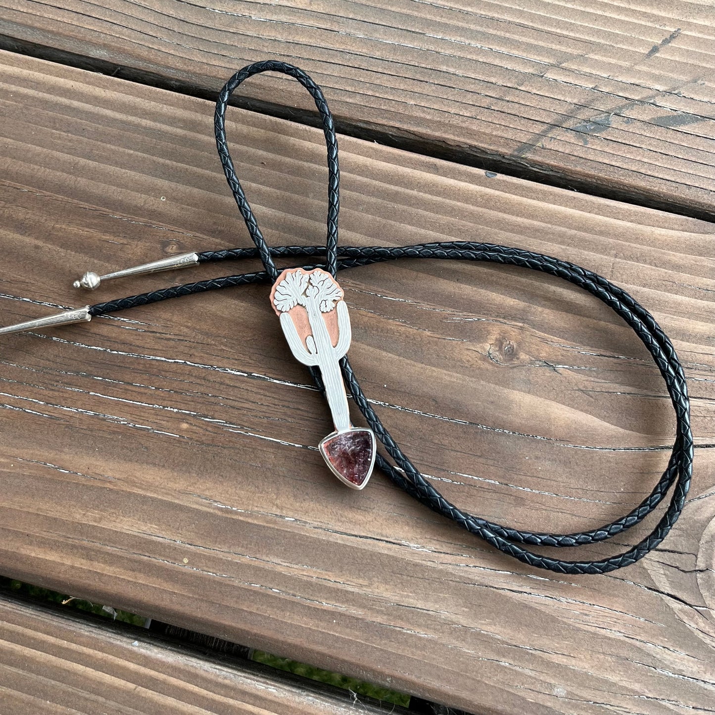 Coyote Grande Super 7 Quartz Bolo Tie